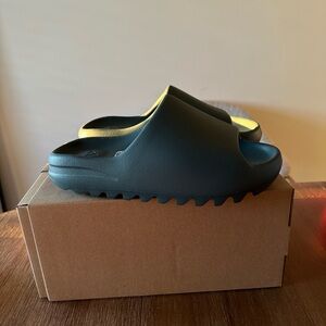 Yeezy Slide Slate Marine